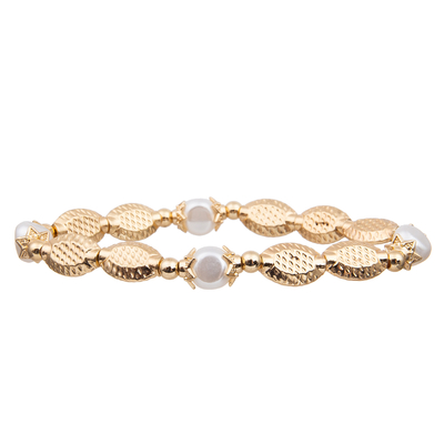 Perles ovales de texture faite sur commande d'or avec les bracelets faits main extensibles de perles de perle naturelle d'eau douce