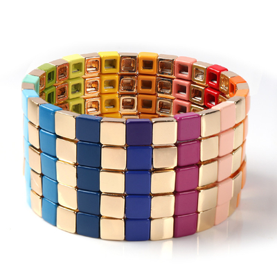 Le bracelet géométrique de tuile d'émail, bout droit multicolore a perlé des bracelets