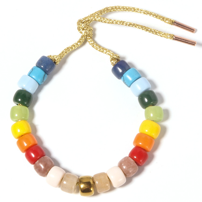 Les perles de forte d'arc-en-ciel que le bracelet 8mm perle le vrai or 18k ont plaqué en laiton