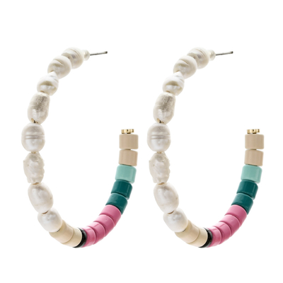 Les perles d'alliage émaillent des boucles d'oreille de cercle, perles d'eau douce que le cercle a perlé des boucles d'oreille