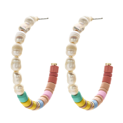 Les perles d'alliage émaillent des boucles d'oreille de cercle, perles d'eau douce que le cercle a perlé des boucles d'oreille