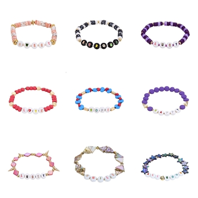Polymère Clay Custom Letter Bead Bracelets 100 fait main avec des trous de 2mm