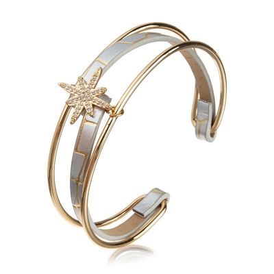 Main de charme d'étoile d'or de Zircon - manchette ouverte tissée de bracelet en cuir pour la femme