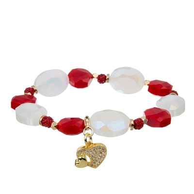 Le métal de couleur d'or perle le coeur de rose le bracelet que fait main a placé pour la fille comme cadeau