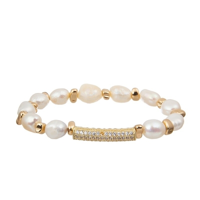 L'espace d'or de perle d'eau douce a perlé le bracelet extensible empilé pour Madame