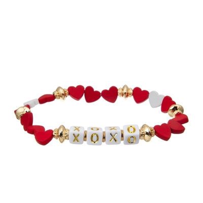 Le charme XOXO de coeur d'or adaptent les bracelets aux besoins du client faits main de perles de nom pour le cadeau d'amie