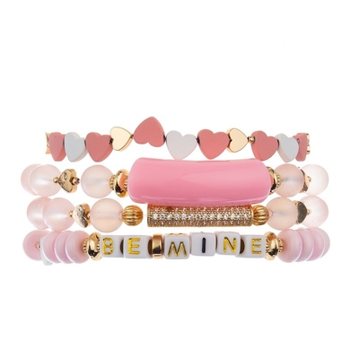 L'or rose de Saint-Valentin pavent le bracelet de barre adaptent le nom aux besoins du client pour l'amie