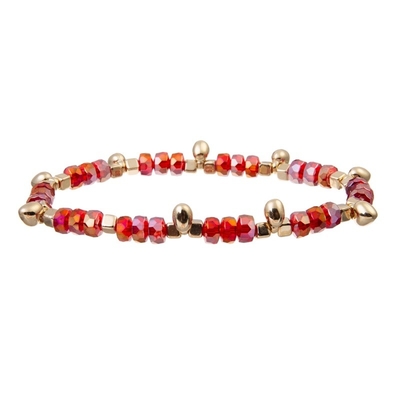 Le bracelet fait main rouge de perles a placé le bracelet fait sur commande de nom de famille empilable