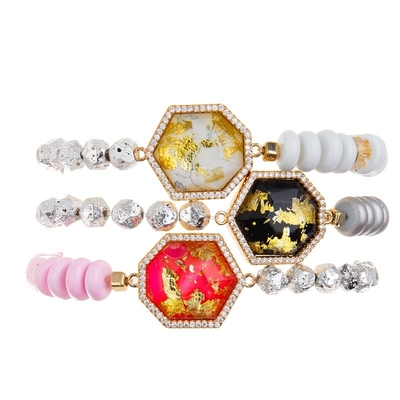 Bracelet fait main de perles de feuille d'or empilable avec la turquoise rouge naturelle