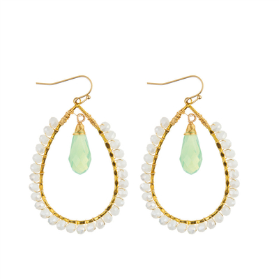 Les graines de raisin laissent tomber des couleurs multi formées de boucle d'oreille faite main de perles
