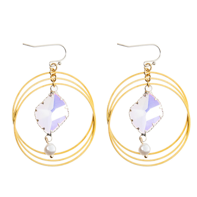 Le cercle de boucle de trois cercles balancent la boucle d'oreille pendante avec le connecteur plaqué par or