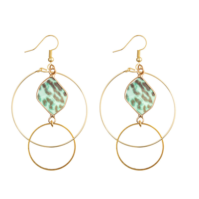 Le double cercle de boucle de cercle balancent les boucles d'oreille pendantes que la combinaison creusent l'or plaqué