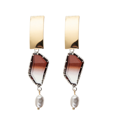 L'or perlé fait main de boucles d'oreille de perle d'imitation de cuivre irrégulière de morceau a plaqué